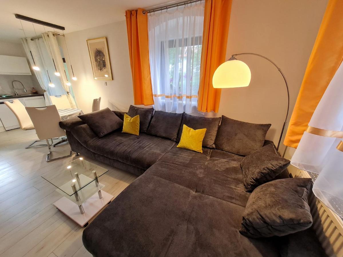 Ferien- Und Businesswohnung Relax Im Ersten Stock Sonnen Buitenkant foto