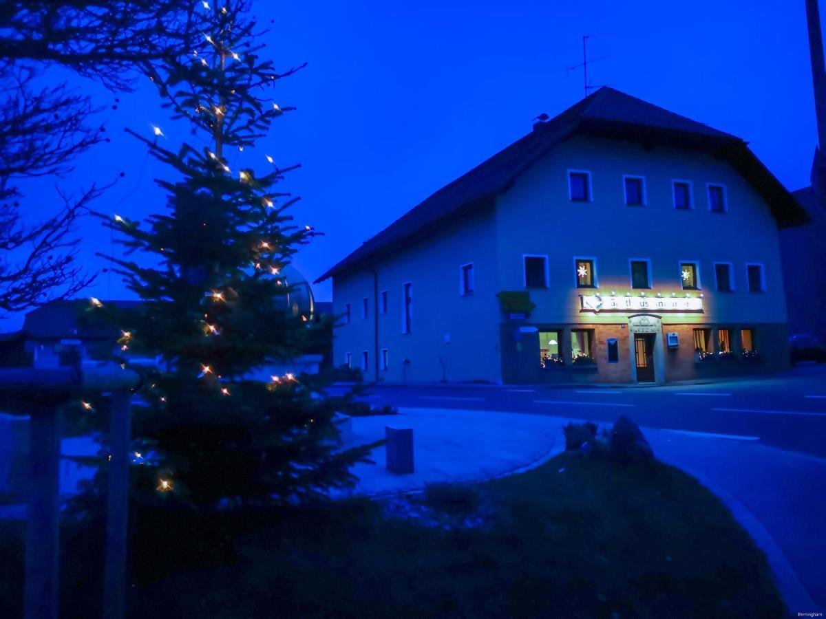 Ferien- Und Businesswohnung Relax Im Ersten Stock Sonnen Buitenkant foto