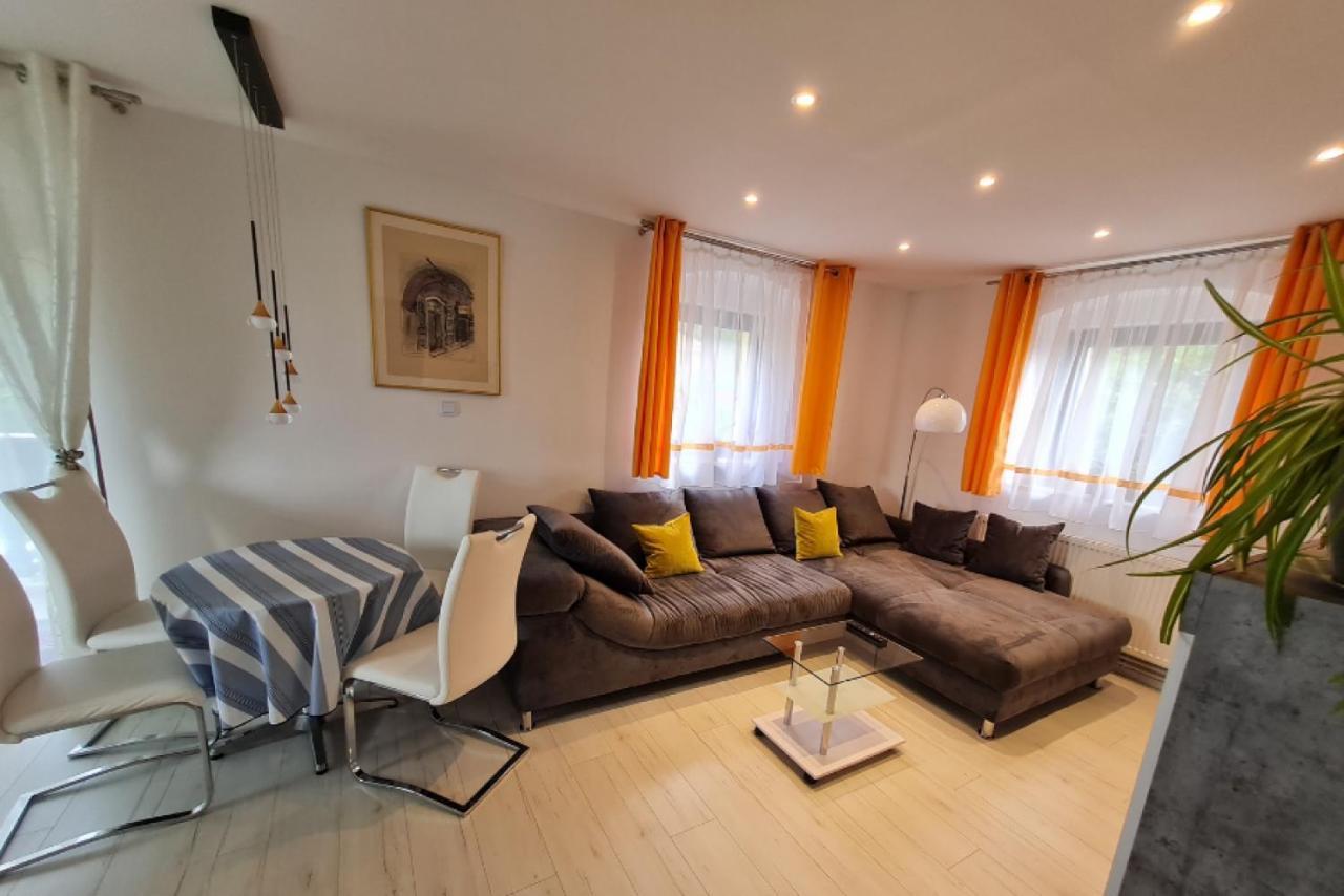 Ferien- Und Businesswohnung Relax Im Ersten Stock Sonnen Buitenkant foto