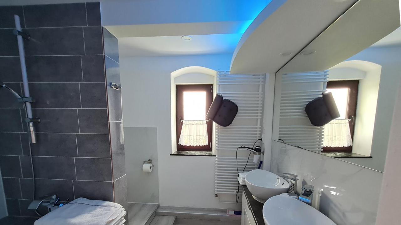 Ferien- Und Businesswohnung Relax Im Ersten Stock Sonnen Buitenkant foto