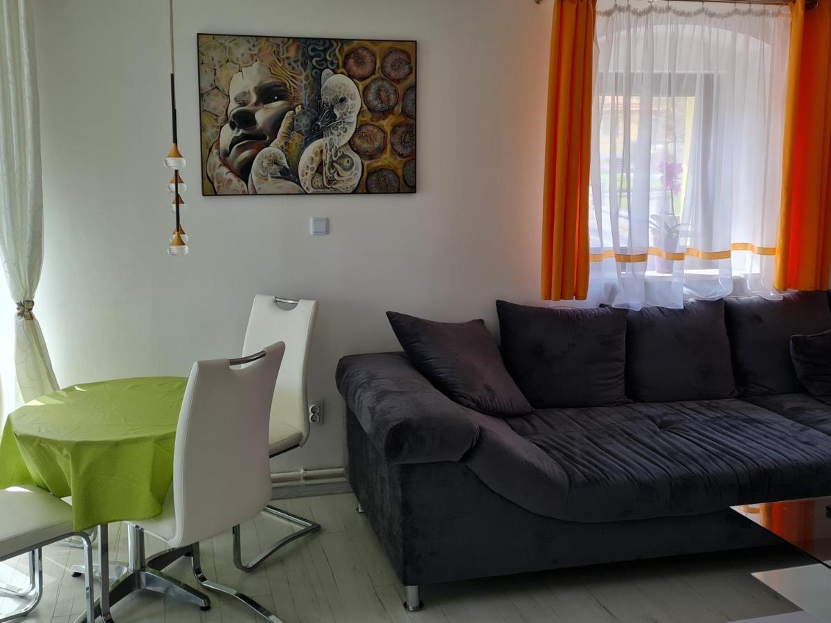 Ferien- Und Businesswohnung Relax Im Ersten Stock Sonnen Buitenkant foto
