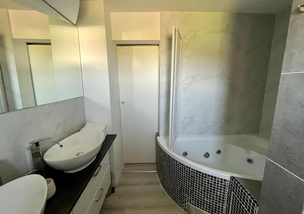 Ferien- Und Businesswohnung Relax Im Ersten Stock Sonnen Buitenkant foto